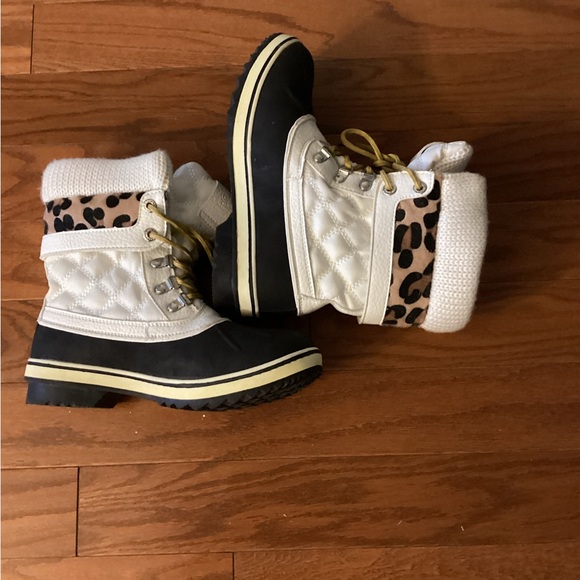 Ankle Boots & Booties - Black, White & Leopard Pattern - Picture 4 of 6